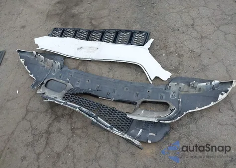 2018 Jeep Grand Cherokee Altitude 4X4 z USA, uszkodzony, nr VIN 1C4RJFAG9JC501441